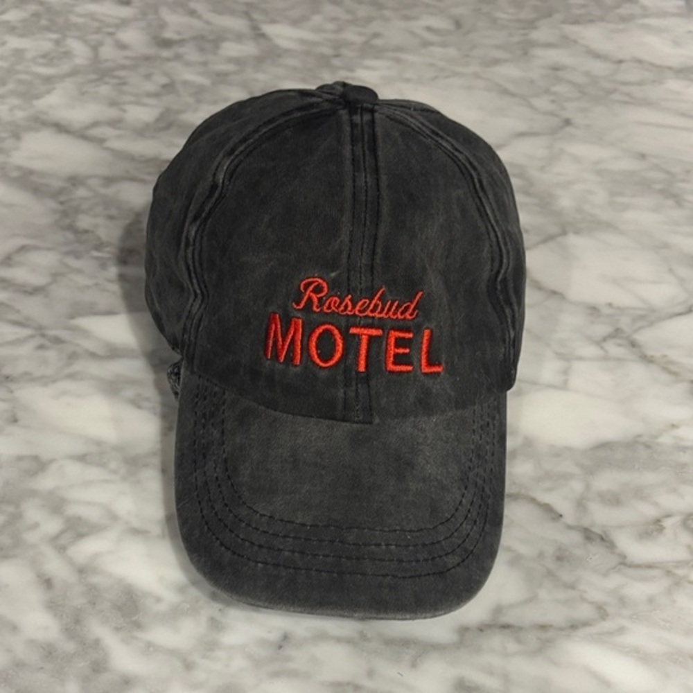Rosebud Motel Black Cap